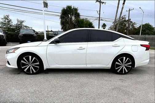 2022 Nissan Altima SR FWD