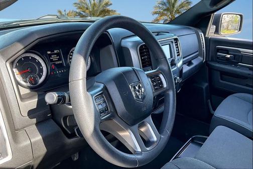 2024 RAM 1500 Classic Warlock Crew Cab 4x4 5'7' Box