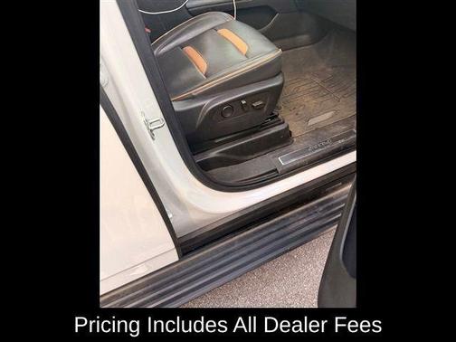 White Frost Tricoat 2022 GMC Yukon XL 4WD AT4