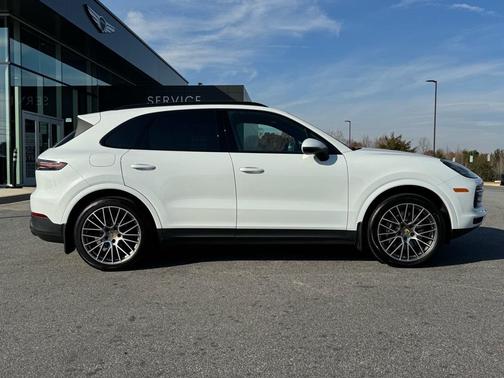2023 Porsche Cayenne Platinum Edition