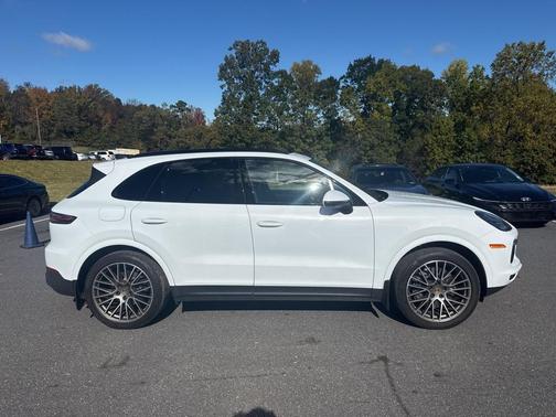 2023 Porsche Cayenne Platinum Edition