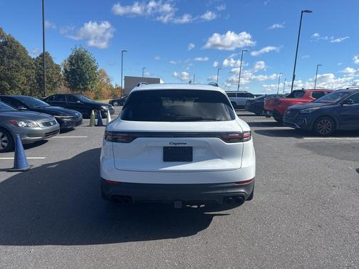 2023 Porsche Cayenne Platinum Edition