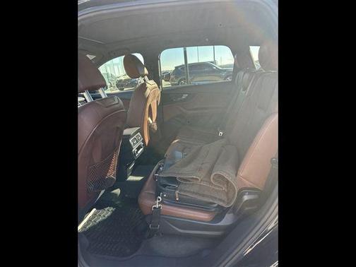 Orca Black Metallic 2017 Audi Q7 3.0T Prestige