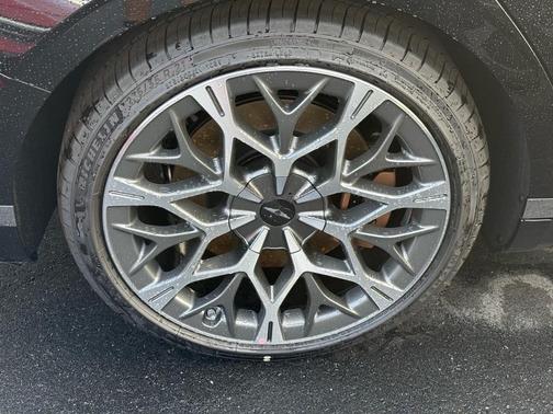 2026 Genesis G90 e-SC
