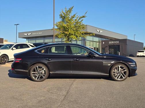 Vik Black 2027 Genesis G80 2.5T Advanced