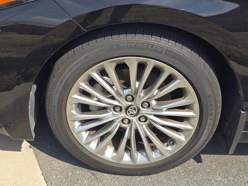 Opulent Amber 2019 Toyota Avalon Limited