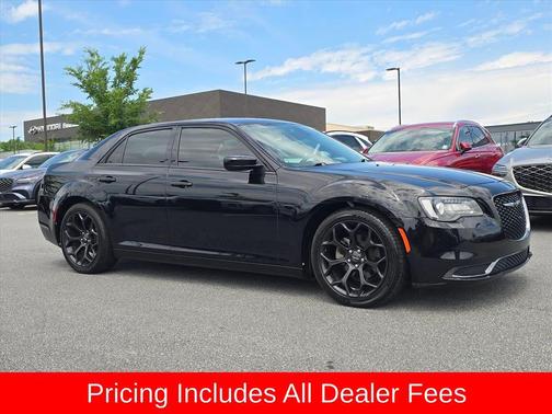 Gloss Black 2019 Chrysler 300 Touring