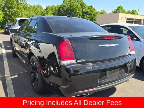 Gloss Black 2019 Chrysler 300 Touring