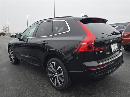 2022 Volvo XC60 B5 Momentum