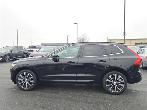2022 Volvo XC60 B5 Momentum