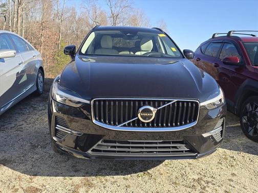 2022 Volvo XC60 B5 Momentum