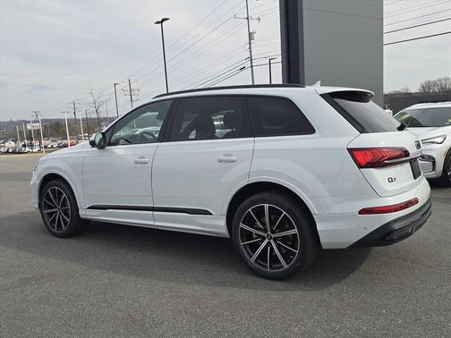 2022 Audi Q7 55 Premium Plus