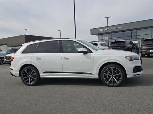 2022 Audi Q7 55 Premium Plus