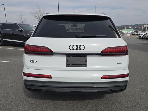2022 Audi Q7 55 Premium Plus
