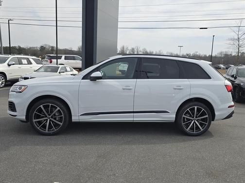 2022 Audi Q7 55 Premium Plus