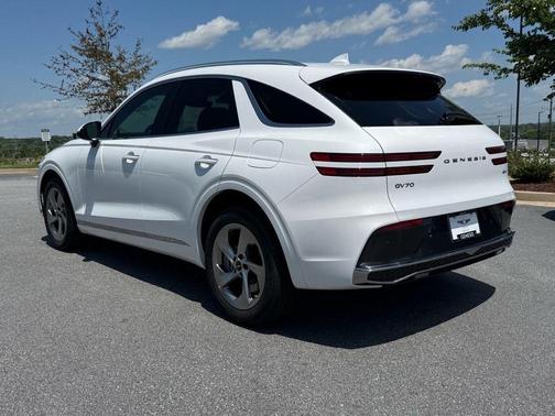 Uyuni White 2026 Genesis GV70 2.5T Select