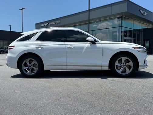 Uyuni White 2026 Genesis GV70 2.5T Select