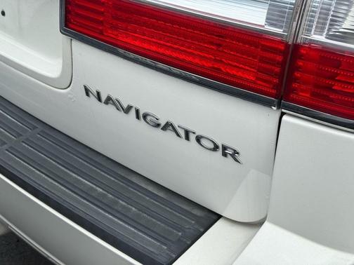 2013 Lincoln Navigator Base
