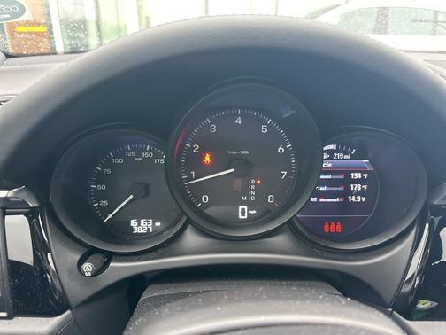 2023 Porsche Macan T