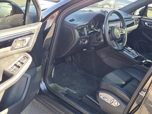 2023 Porsche Macan T