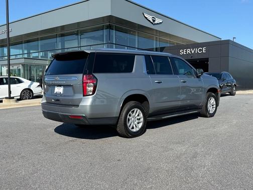 2023 Chevrolet Suburban LT