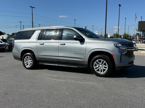 2023 Chevrolet Suburban LT