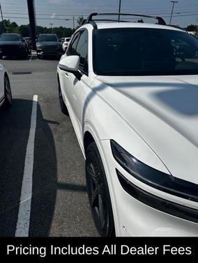 Alta White 2023 Genesis GV70 2.5T AWD