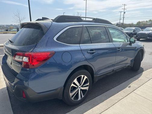 Abyss Blue Pearl 2019 Subaru Outback 2.5i Limited