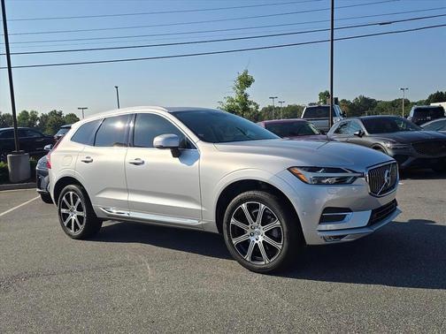 Bright Silver Metallic 2019 Volvo XC60 T6 Inscription