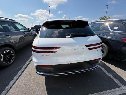 2026 Genesis GV70 2.5T Advanced