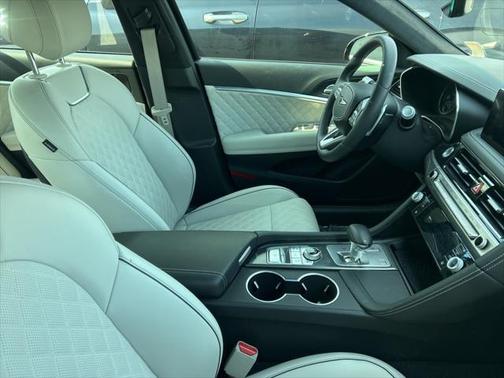 2024 Genesis G70 3.3T RWD Sport Advanced