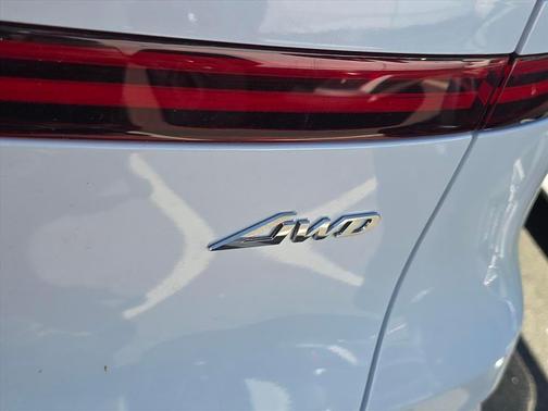 Uyuni White 2026 Genesis GV70 2.5T Sport Prestige