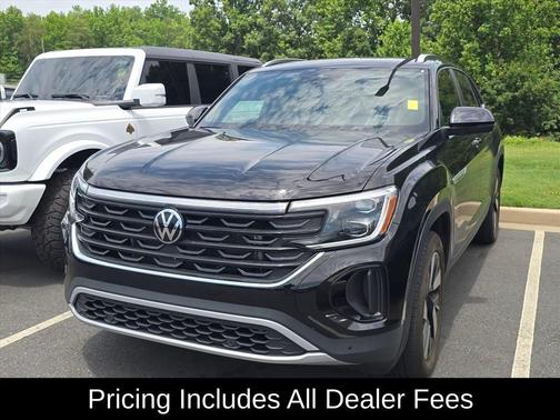 Deep Black Pearl 2025 Volkswagen Atlas Cross Sport 2.0T SE w/Technology