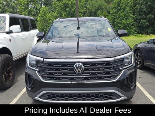 Deep Black Pearl 2025 Volkswagen Atlas Cross Sport 2.0T SE w/Technology