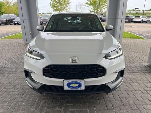 Platinum White Pearl 2023 Honda HR-V LX