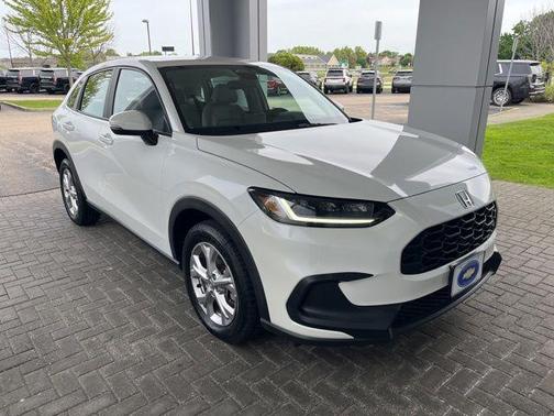 Platinum White Pearl 2023 Honda HR-V LX