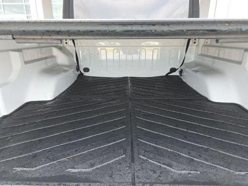 Bright White Clearcoat 2023 Jeep Gladiator Rubicon