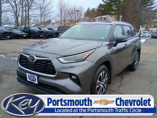 Magnetic Gray Metallic 2023 Toyota Highlander XLE