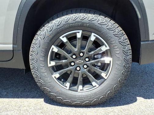 Sandstone Gray 2026 Chevrolet Traverse AWD Z71