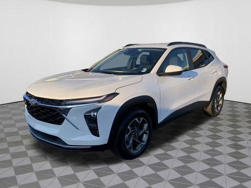 Summit White 2026 Chevrolet Trax LT