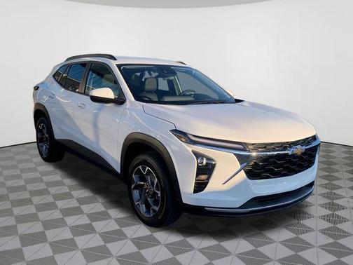 Summit White 2026 Chevrolet Trax LT