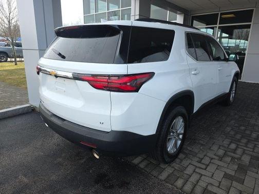 Summit White 2023 Chevrolet Traverse LT Cloth