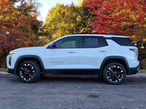 Polar White Tricoat 2026 Chevrolet Equinox AWD RS