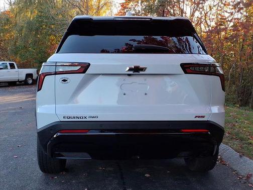 Polar White Tricoat 2026 Chevrolet Equinox AWD RS