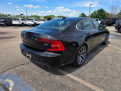 Onyx Black Metallic 2018 Volvo S90 T5 Momentum