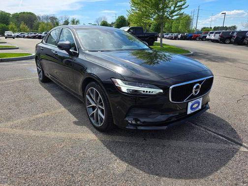 Onyx Black Metallic 2018 Volvo S90 T5 Momentum