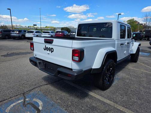 Bright White Clearcoat 2025 Jeep Gladiator Nighthawk