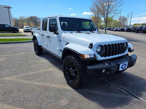 Bright White Clearcoat 2025 Jeep Gladiator Nighthawk