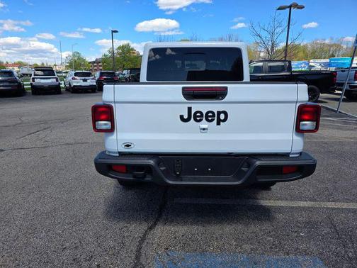 Bright White Clearcoat 2025 Jeep Gladiator Nighthawk