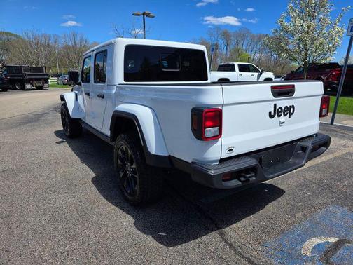 Bright White Clearcoat 2025 Jeep Gladiator Nighthawk